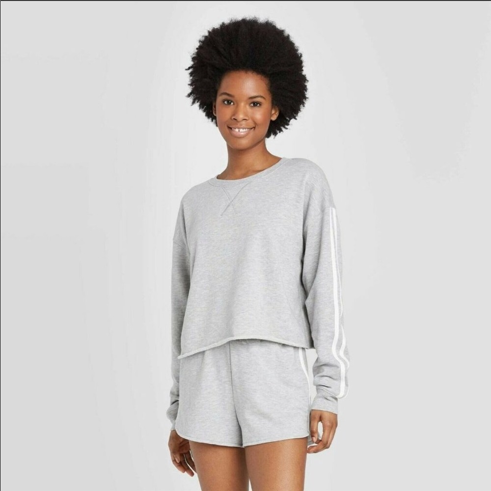 Colsie Cropped Shirt/Sweatshirt